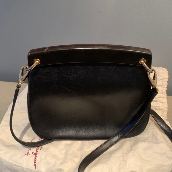 Salvatore Ferragamo crossbody. - Picture 2 of 6